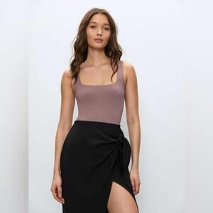 Aritzia Babaton Contour Square-neck tank bodysuit